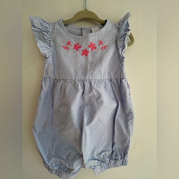 Carter’s BabyShort-Sleeve Romper. - Picture 5 of 8